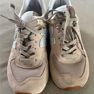 Women’s New Balance 574 Beige and White Athletic Shoes sz 7B
